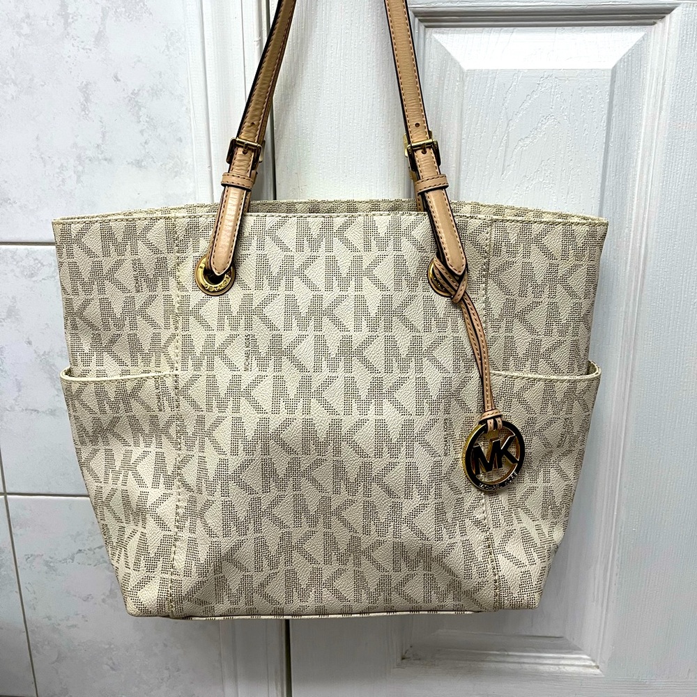 Michael Kors Jetsetter Signature Tote